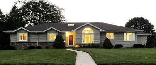 100 Wildwood Dr, Columbus, WI, 53925-1876 | Card Image
