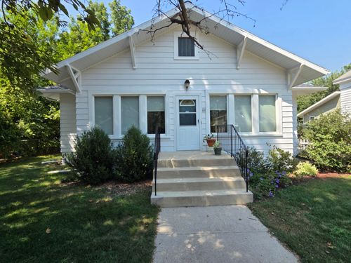111 Cedar St, Paw Paw, MI, 49079-1360 | Card Image