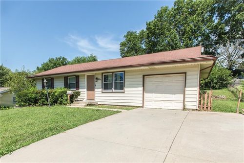 17018 E 31st Ter, Independence, MO, 64055 | Card Image