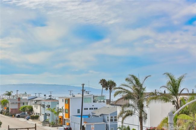 104 Manhattan Ave, Townhouse with 4 bedrooms, 4 bathrooms and 4 parking in Manhattan Beach CA | Image 30