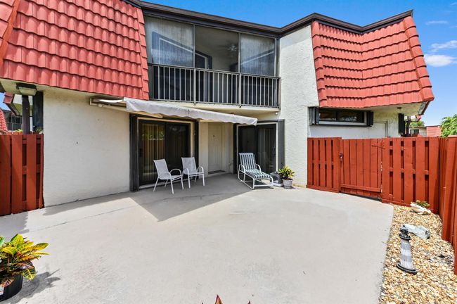3864 Victoria Dr, Condo with 2 bedrooms, 3 bathrooms and null parking in West Palm Beach FL | Image 21