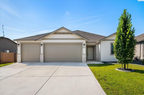8004 Massey Dr, Pasco, WA, 99301-9005 | Card Image