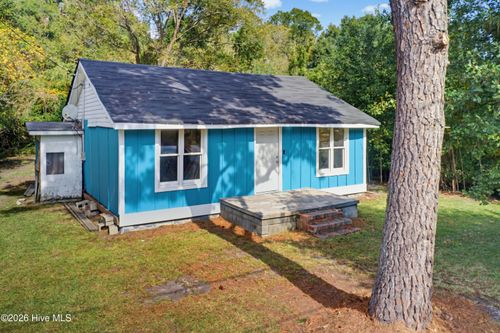 312 W 3rd St, Tabor City, NC, 28463-1821 | Card Image