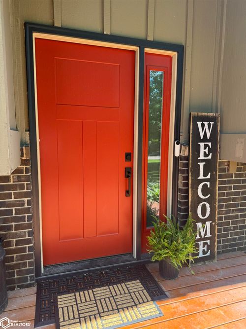 8 Maplewood Dr, Humboldt, IA, 50548-8701 | Card Image