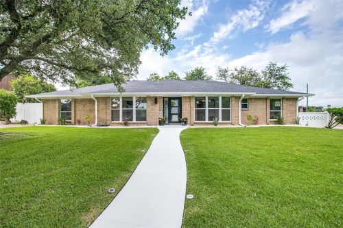 7208 Fernmeadow Dr, Dallas, TX, 75248-5605 | Card Image