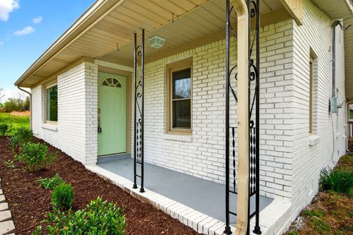 946 Clearview Rd, Cottontown, TN, 37048-9276 | Card Image