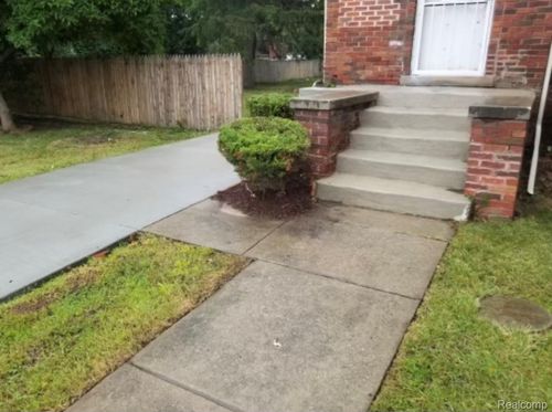 14402 Southfield Fwy, Detroit, MI, 48223-3587 | Card Image