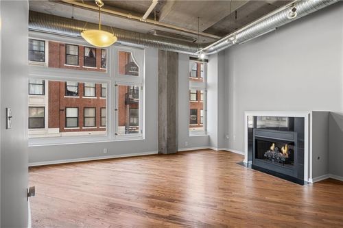 apt-304-2107 Grand Blvd, Kansas City, MO, 64108-1876 | Card Image