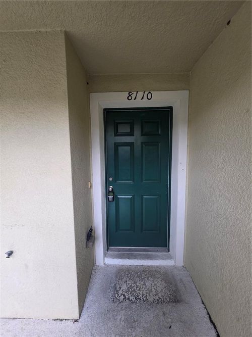 8110 Silent Creek Dr, TAMPA, FL, 33615-1694 | Card Image