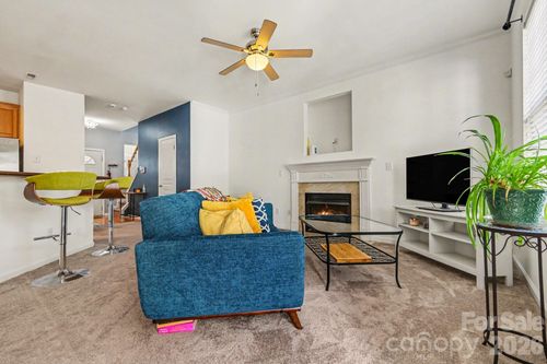 8411 Chaceview Ct, Charlotte, NC, 28269-1003 | Card Image