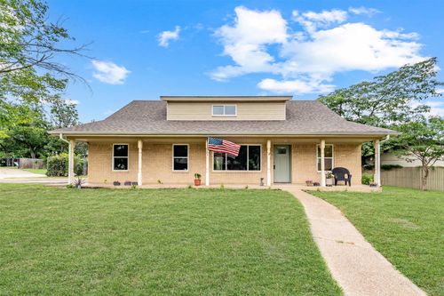805 Stratford Dr, Bedford, TX, 76021-5321 | Card Image