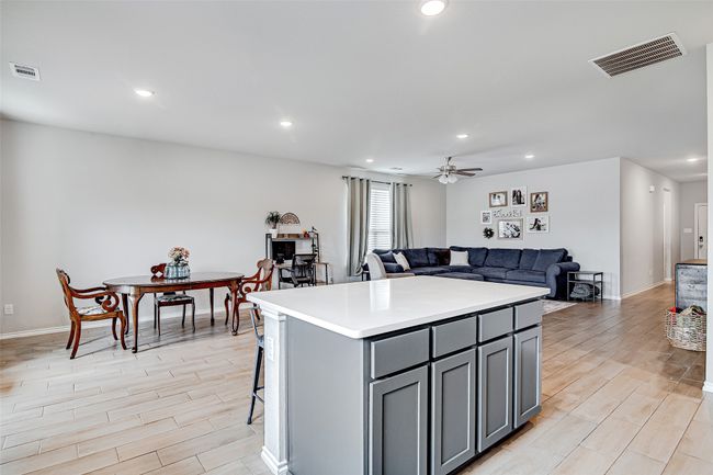 645 Godley Rnch, House other with 4 bedrooms, 2 bathrooms and null parking in Godley TX | Image 10