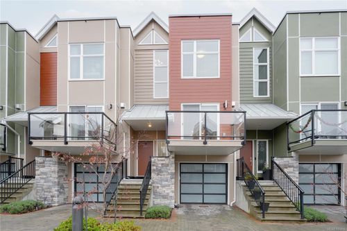 7-4355 Viewmont Ave, Saanich, BC, V8Z5K8 | Card Image