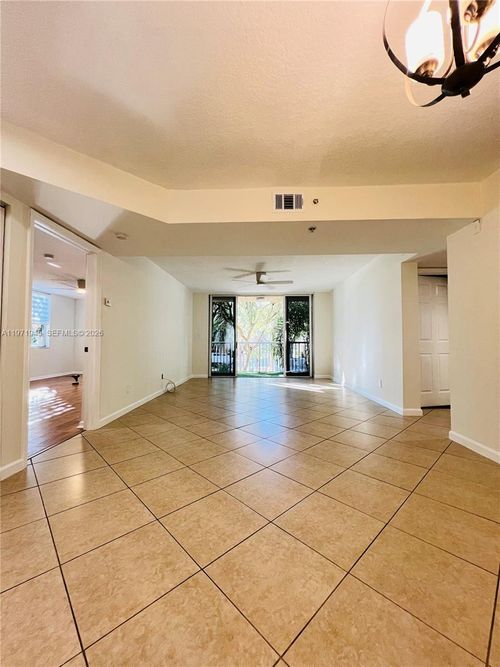 apt-202-609 E Sheridan St, Dania Beach, FL, 33004-4679 | Card Image