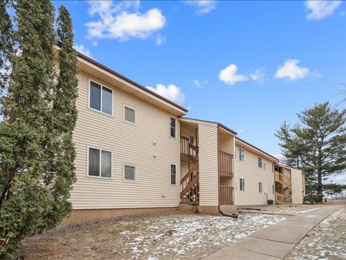 475 Westwinds Dr, Iowa City, IA, 52246-2751 | Card Image