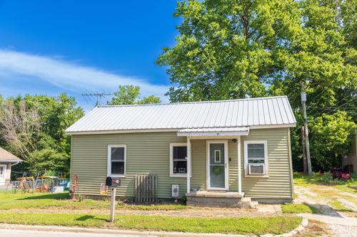 206 W Washington St, Waynetown, IN, 47990-8024 | Card Image