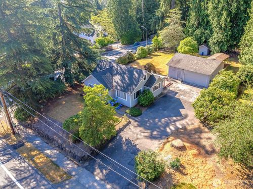 13853 Ne 80th St, Redmond, WA, 98052-4040 | Card Image
