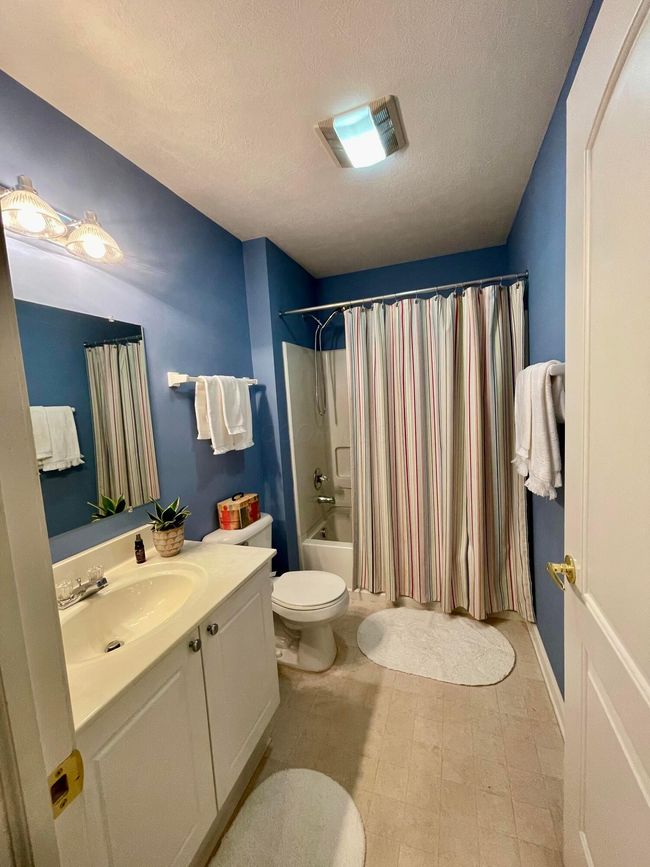 647 Spring Valley Dr, Condo with 2 bedrooms, 2 bathrooms and null parking in Lewis Center OH | Image 23