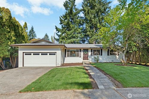 15824 Ne 111th St, Redmond, WA, 98052-2615 | Card Image