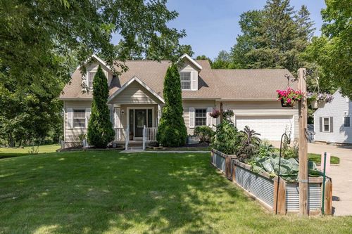 4705 County Road B, La Crosse, WI, 54601-2957 | Card Image