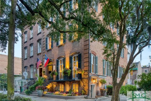 109 W Liberty St, Savannah, GA, 31401-3907 | Card Image