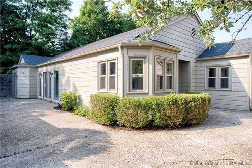 18 Abby Chase, Jeffersonville, IN, 47130-9762 | Card Image