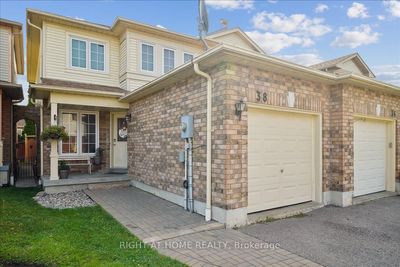 38 Greengrove Way, Condo with 3 bedrooms, 4 bathrooms and 2 parking in Whitby ON | Image 1