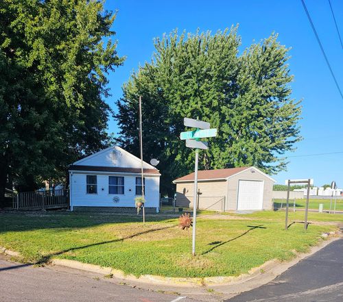 11 Broadway, Hanska, MN, 56041-7707 | Card Image