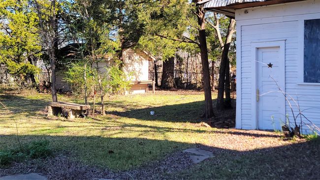 909 W Broadway St, House other with 4 bedrooms, 3 bathrooms and null parking in Clarksville TX | Image 18