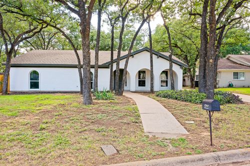 444 Billy Creek Cir, Hurst, TX, 76053-6364 | Card Image