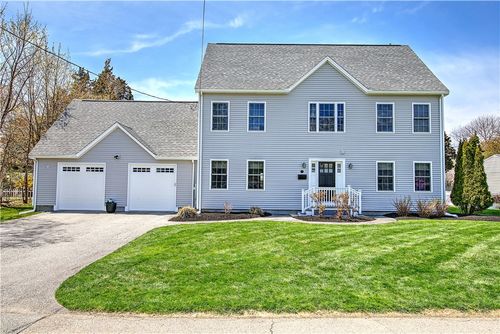 7 Court Ave, Barrington, RI, 02806-1504 | Card Image