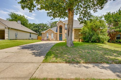 525 Oakbrook Dr, Burleson, TX, 76028-6389 | Card Image
