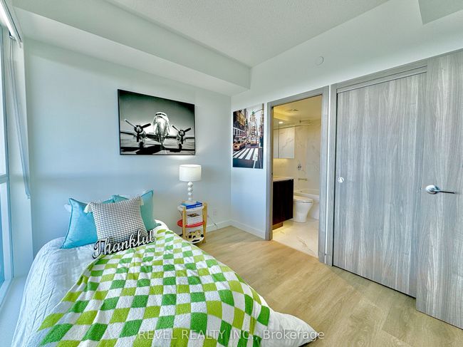 1902 - 25 Mcmahon Dr, Condo with 3 bedrooms, 3 bathrooms and 1 parking in North York ON | Image 33