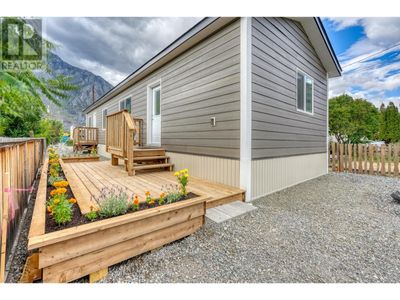 721 6 Th Ave, House other with 2 bedrooms, 2 bathrooms and 3 parking in Keremeos BC | Image 1