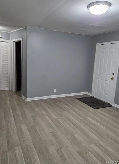 26039 Lehigh St, Inkster, MI, 48141-3283 | Card Image