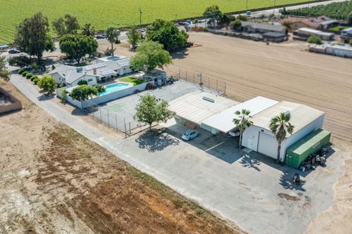 8519 S Orange Ave, Fresno, CA, 93725-9517 | Card Image