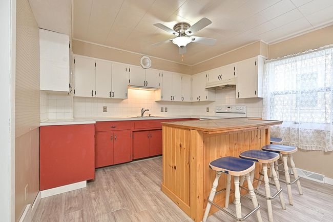 KITCHEN VIEW | Image 8