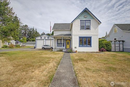 304 Spruce St E, Ilwaco, WA, 98624-9177 | Card Image