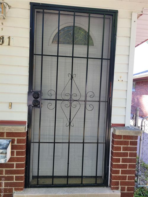 30161 Hazelwood St, Inkster, MI, 48141-1547 | Card Image