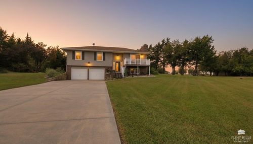 7214 Canyon Rd, Junction City, KS, 66441-8595 | Card Image