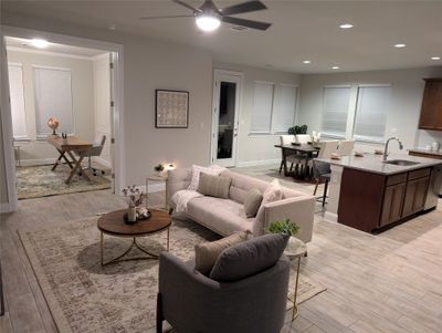 Spacious entrance w/ side coat closet | Image 3