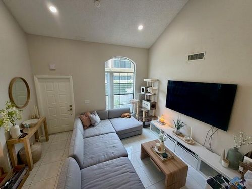 21204 Harbor Way, Miami, FL, 33180-3590 | Card Image