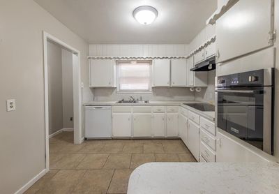 6th Street, House other with 3 bedrooms, 2 bathrooms and null parking in Lubbock TX | Image 3