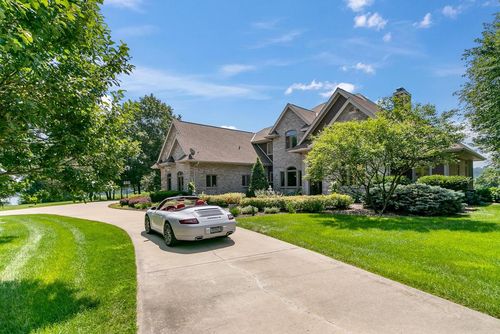 E12261 Timber Ridge Trl, Prairie Du Sac, WI, 53578-9654 | Card Image