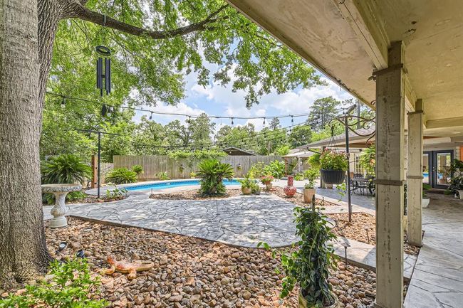 View of the courtyard and pool | Image 46