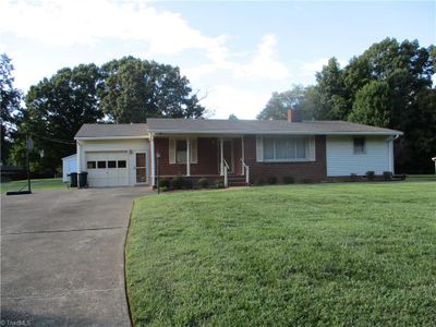 5640 Belle Avenue, House other with 3 bedrooms, 2 bathrooms and null parking in Winston-Salem NC | Image 2