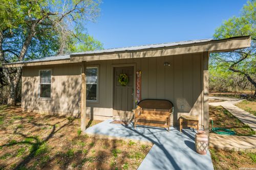1048 County Road 640, Hondo, TX, 78861 | Card Image
