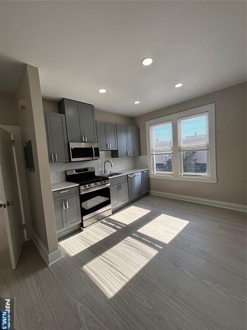 617 Elm St, Kearny, NJ, 07032-3710 | Card Image