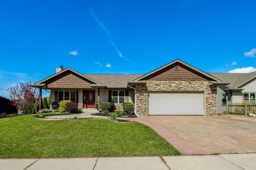 1640 Great Forest Drive, West Bend, WI, 53090 | Card Image
