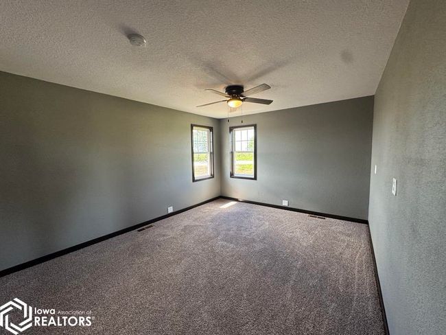 19229 Highway 5, Home with 4 bedrooms, 2 bathrooms and 2 parking in Centerville IA | Image 43